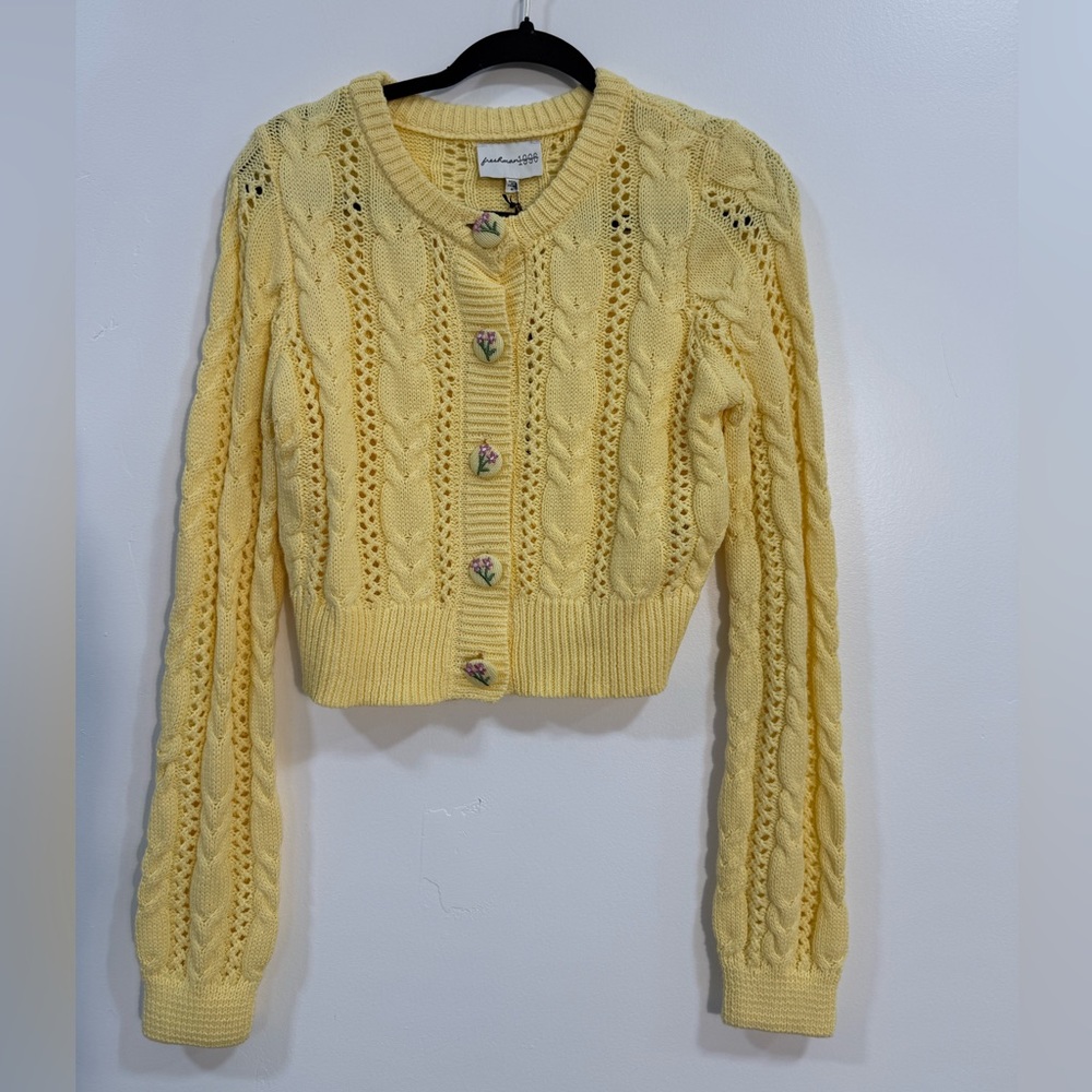 Freshman 1996 Soft Yellow Cable Knit Cropped Cardigan with Floral Buttons - Picture 9 of 9